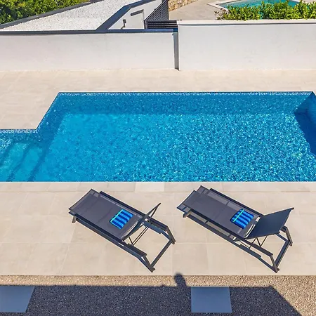 House Sara With Private Pool Hébergement de vacances