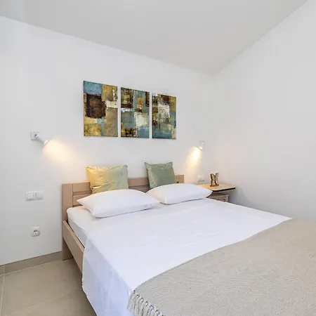 House Sara With Private Pool Vakantiehuis Kras